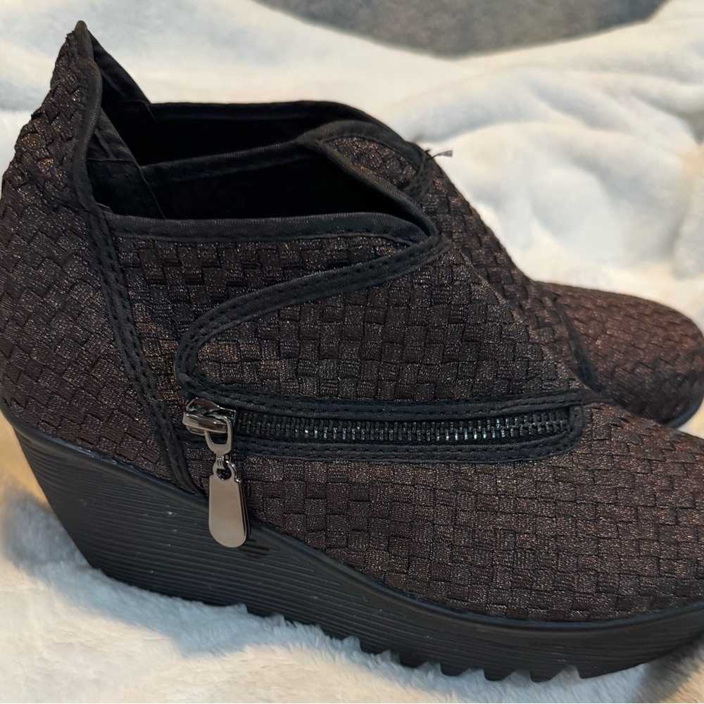Bernie Mev womens Brown Zig
Zag Snkle Bootie Sz 5.5 - Picture 3 of 5